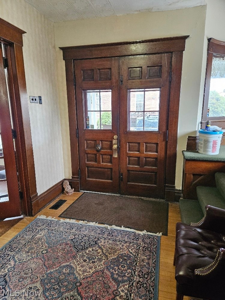 Village/Minerva - Commercial Sale