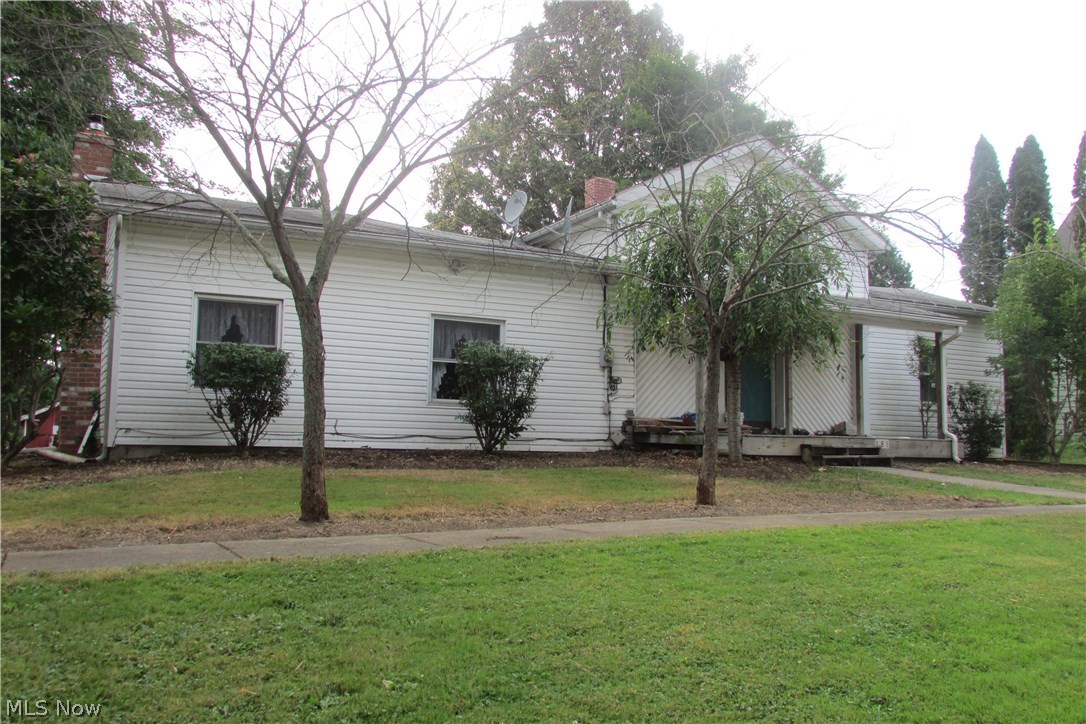 This home is a fixer upper. Foundation issues please( USE CAUTION IN BASEMENT )