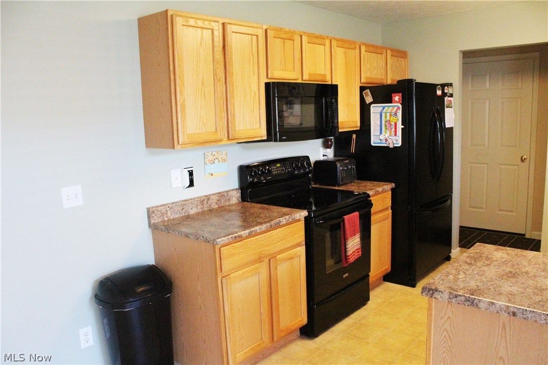 Willoughby Xing Condo Ph 04 - Residential