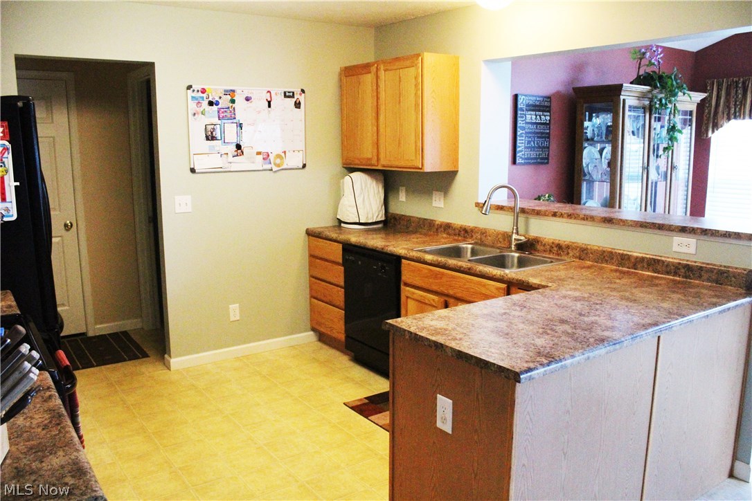 Willoughby Xing Condo Ph 04 - Residential