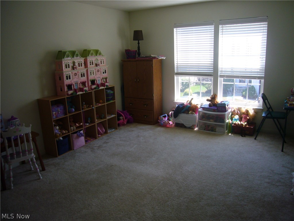 Willoughby Xing Condo Ph 04 - Residential