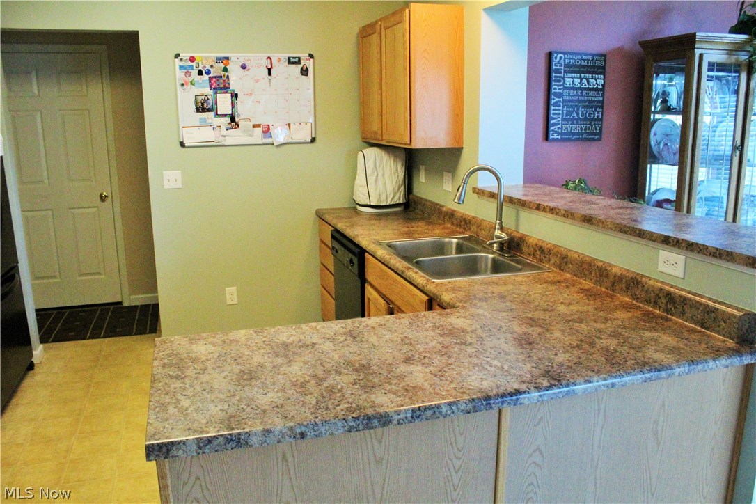 Willoughby Xing Condo Ph 04 - Residential