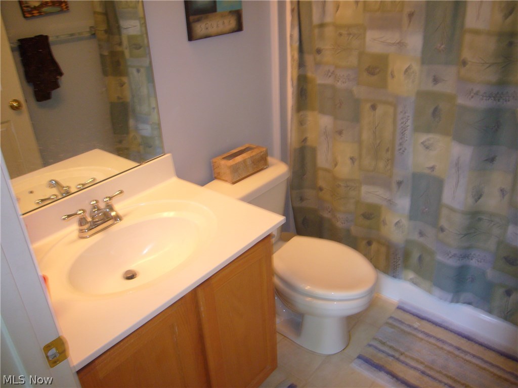 Willoughby Xing Condo Ph 04 - Residential