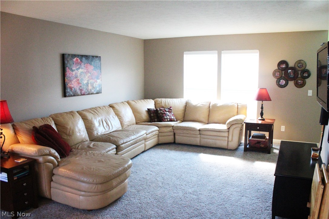 Willoughby Xing Condo Ph 04 - Residential