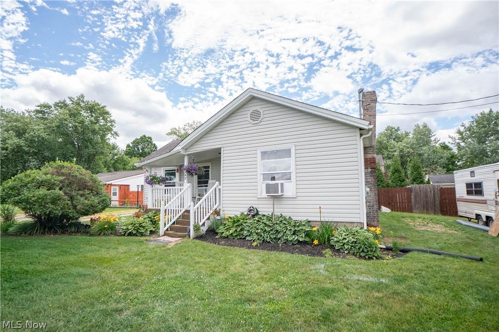 Photo of 8242 Navarre Road SW, Massillon, OH 44646 (MLS # 5219138)