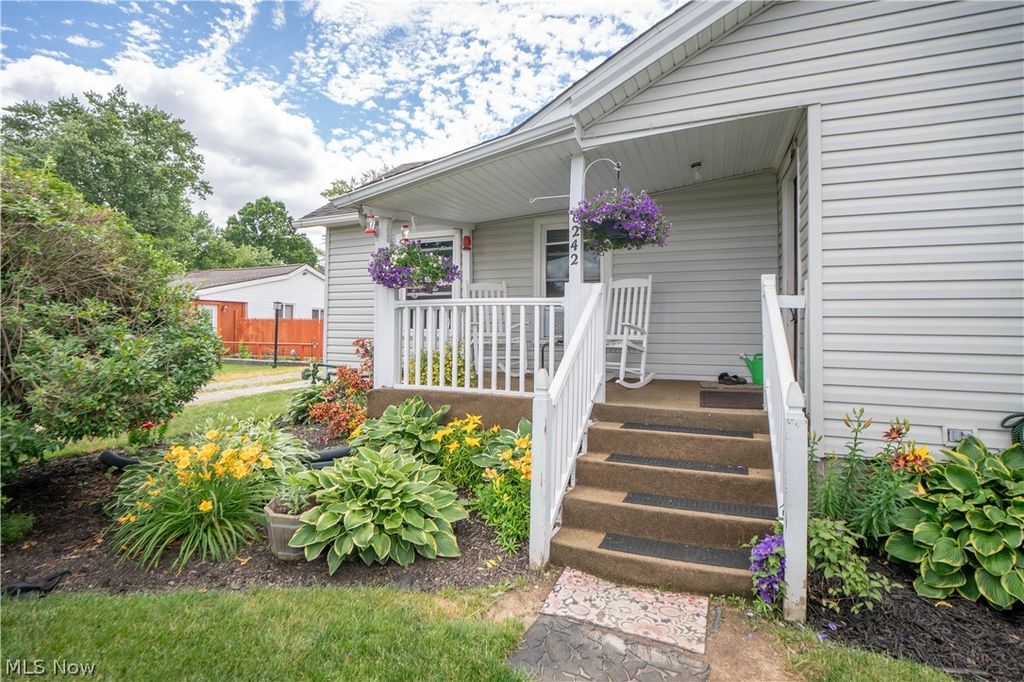 Photo of 8242 Navarre Road SW, Massillon, OH 44646 (MLS # 5219138)