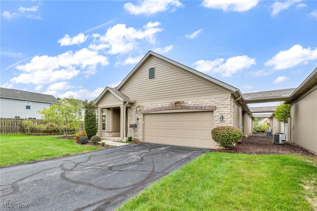 530 Quarry Lakes Drive, Amherst, Ohio image 3