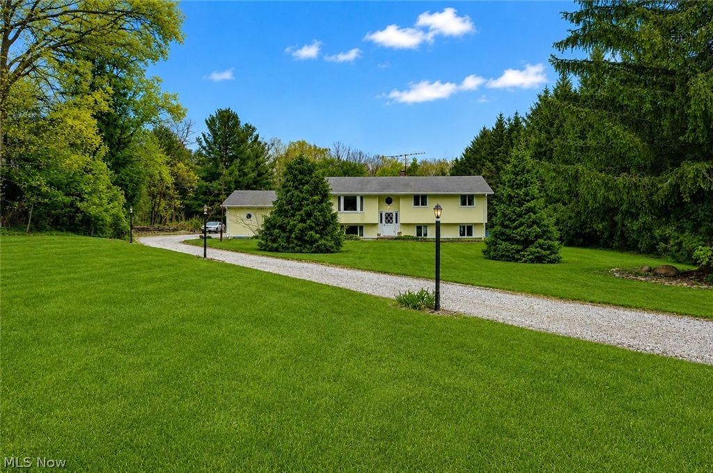 Photo of 1561 Granger Road, Medina, OH 44256 (MLS # 5209653)