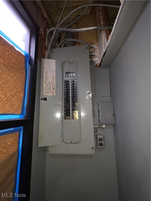 D Z Herrs - Commercial Sale