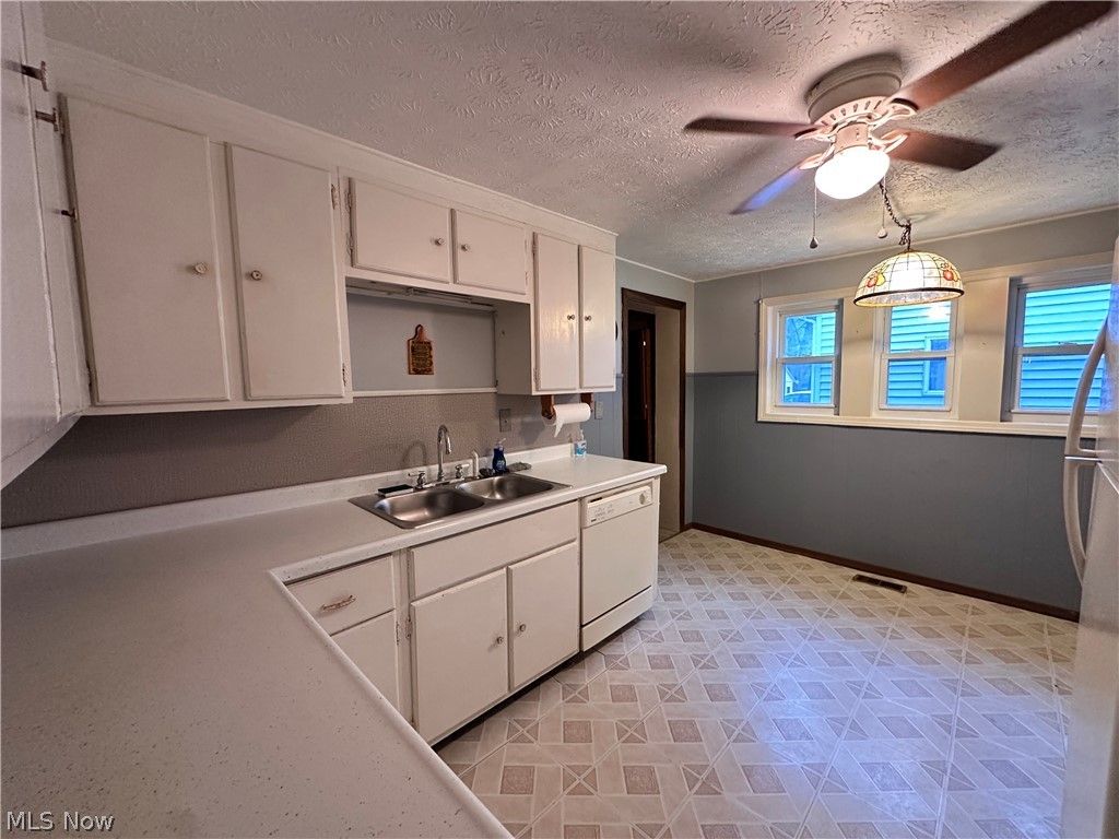 Photo of 924 Ardoye Drive, Painesville, OH 44077 (MLS # 5206709)