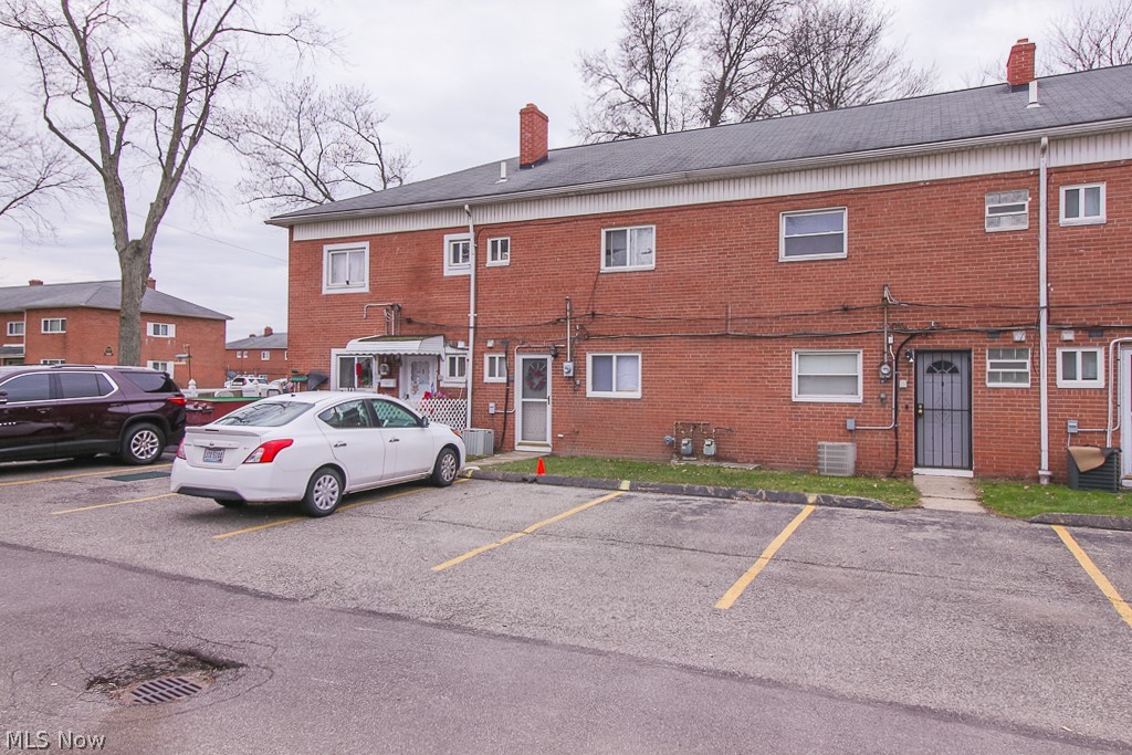 Banbury Village Condo - Residential