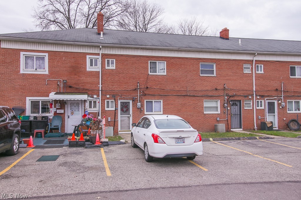Banbury Village Condo - Residential