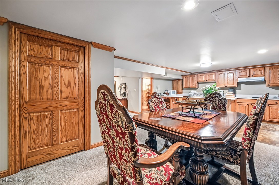 Canfield, Ohio 44406, United States, 3 Bedrooms Bedrooms, ,3 BathroomsBathrooms,Residential,Active,174806