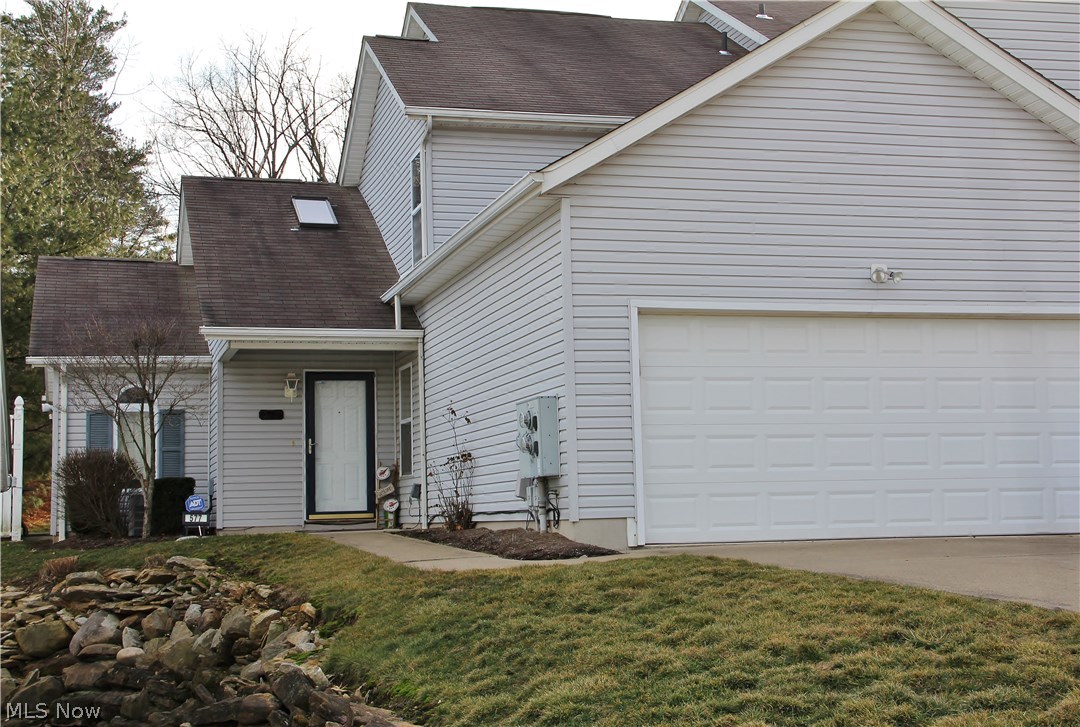 This Move In Ready condo offers 1600 sqft with an Open Floorplan & VAULTED CEILINGS! 3 Large Bedrooms & 2 FULL Bathrooms. All APPLIANCES STAY!! Kitchen features an eat in dining area that opens to the living room with sliding glass doors with a patio that's great for entertaining! 2 car attached garage. Monthly HOA fees cover lawn care, snow removal, exterior & common area maintenance. Conveniently located close to shopping, dining, parks & highways. Schedule your showing Today!