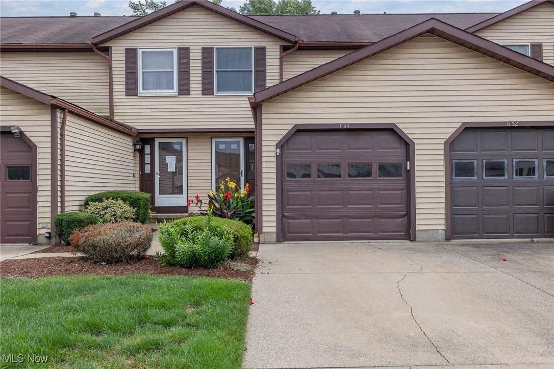 View Brunswick, OH 44212 townhome