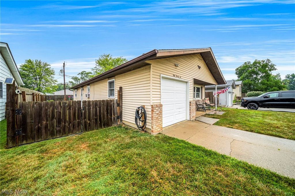 Photo of 5026 Glenn Lodge Drive, Mentor, OH 44060 (MLS # 5194441)