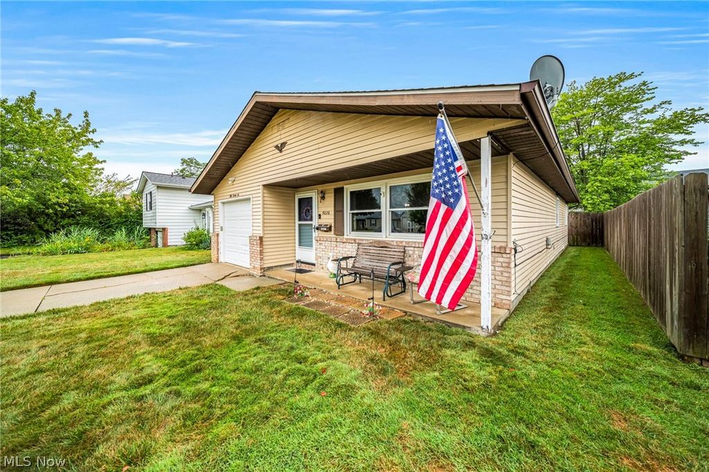 Photo of 5026 Glenn Lodge Drive, Mentor, OH 44060 (MLS # 5194441)