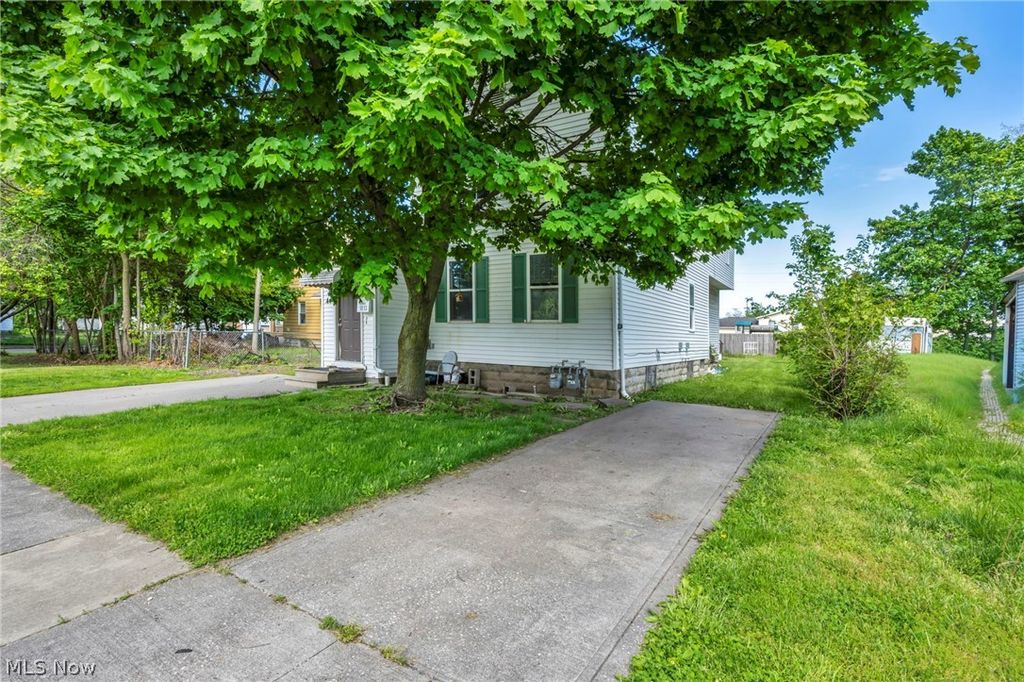 Photo of 1813 Lexington Avenue, Lorain, OH 44052 (MLS # 5210547)