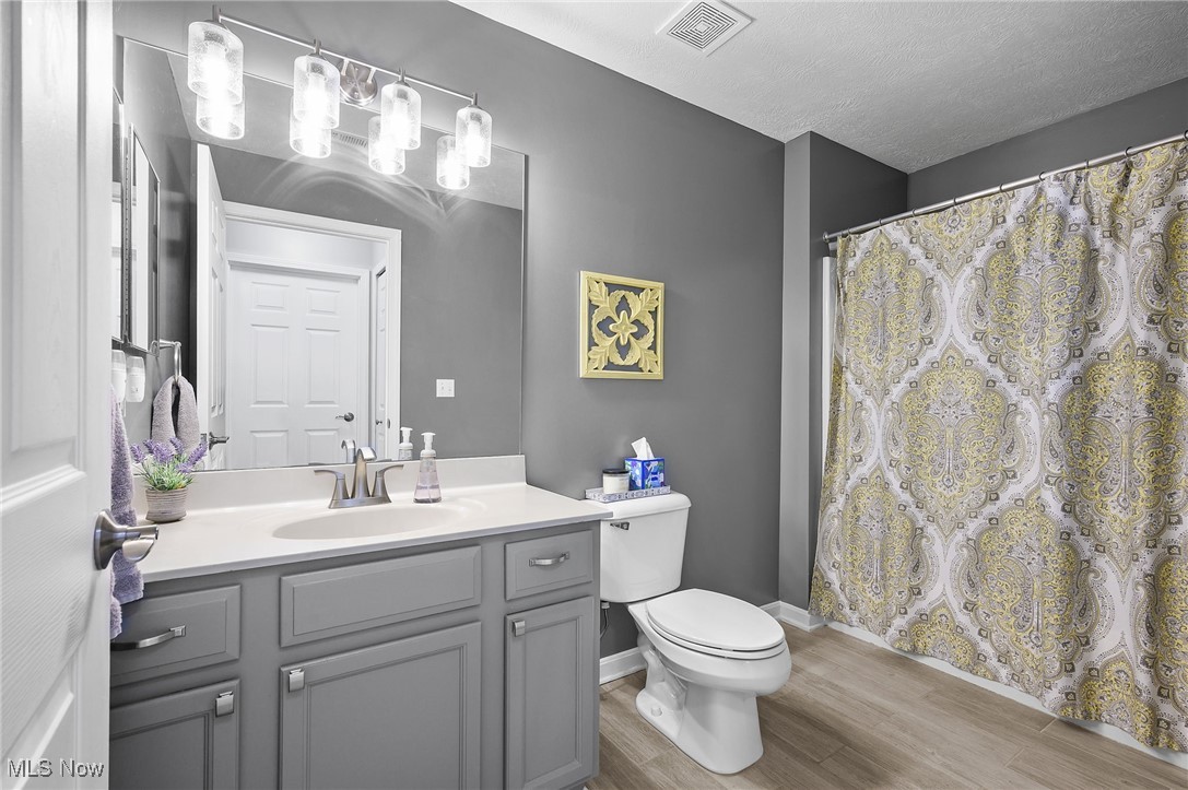 Lenox Village Condo Ph 02 - Residential