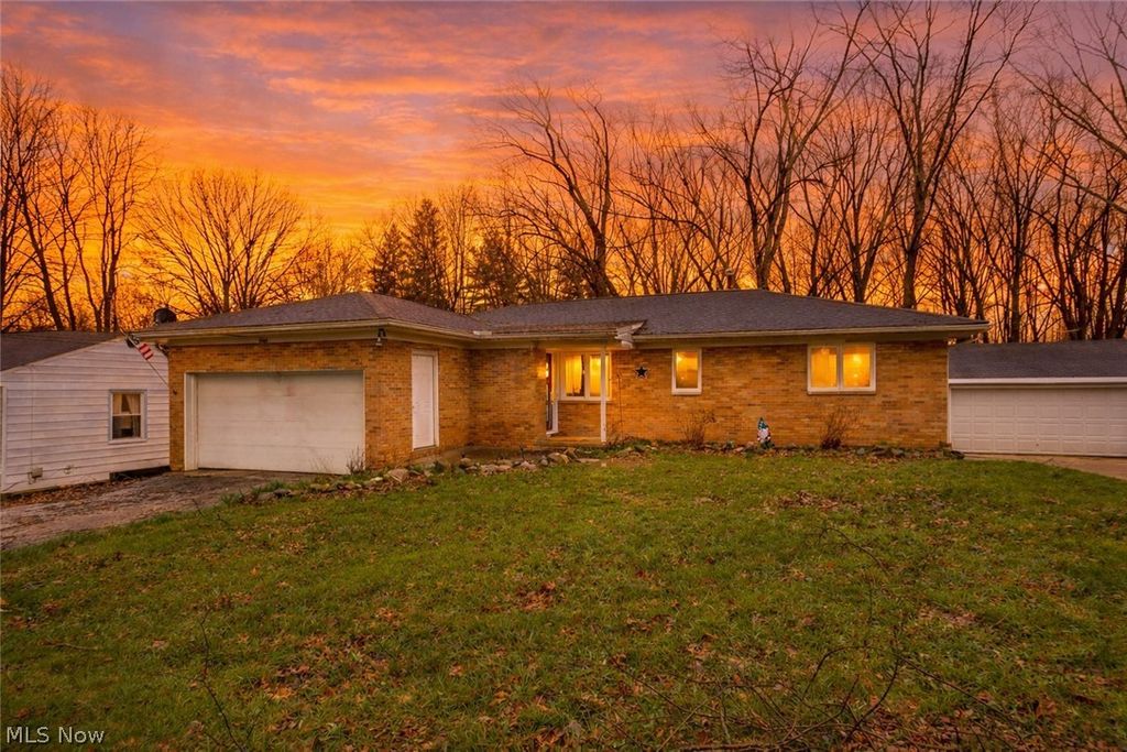 Photo of 1440 Treasch Drive, Cuyahoga Falls, OH 44221 (MLS # 5198311)