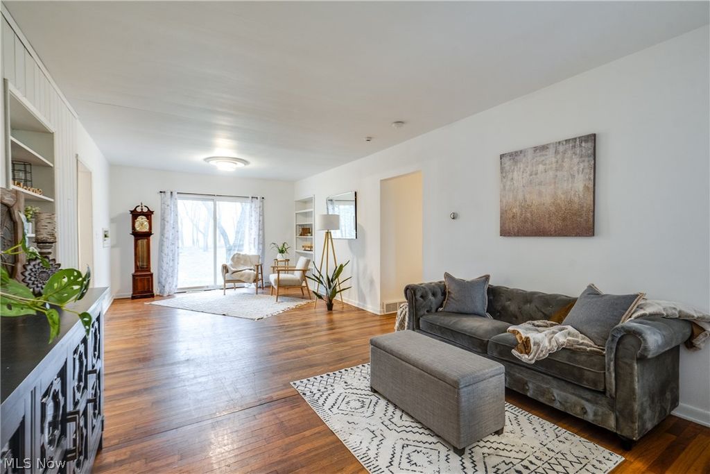 Photo of 1440 Treasch Drive, Cuyahoga Falls, OH 44221 (MLS # 5198311)