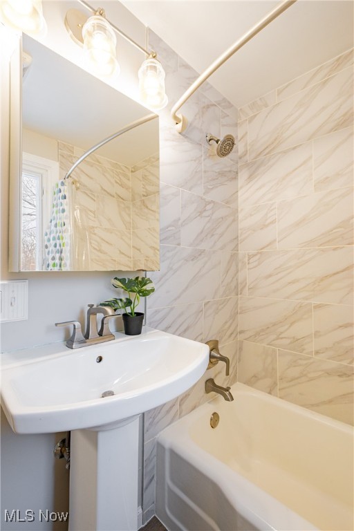 Lyndhurst, Ohio 44124, United States, 5 Bedrooms Bedrooms, ,3 BathroomsBathrooms,Residential,Active,19898