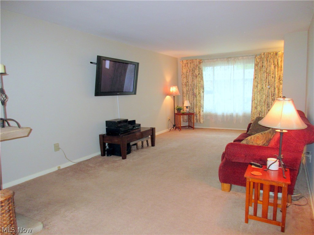 Munn Oval Condo - Residential