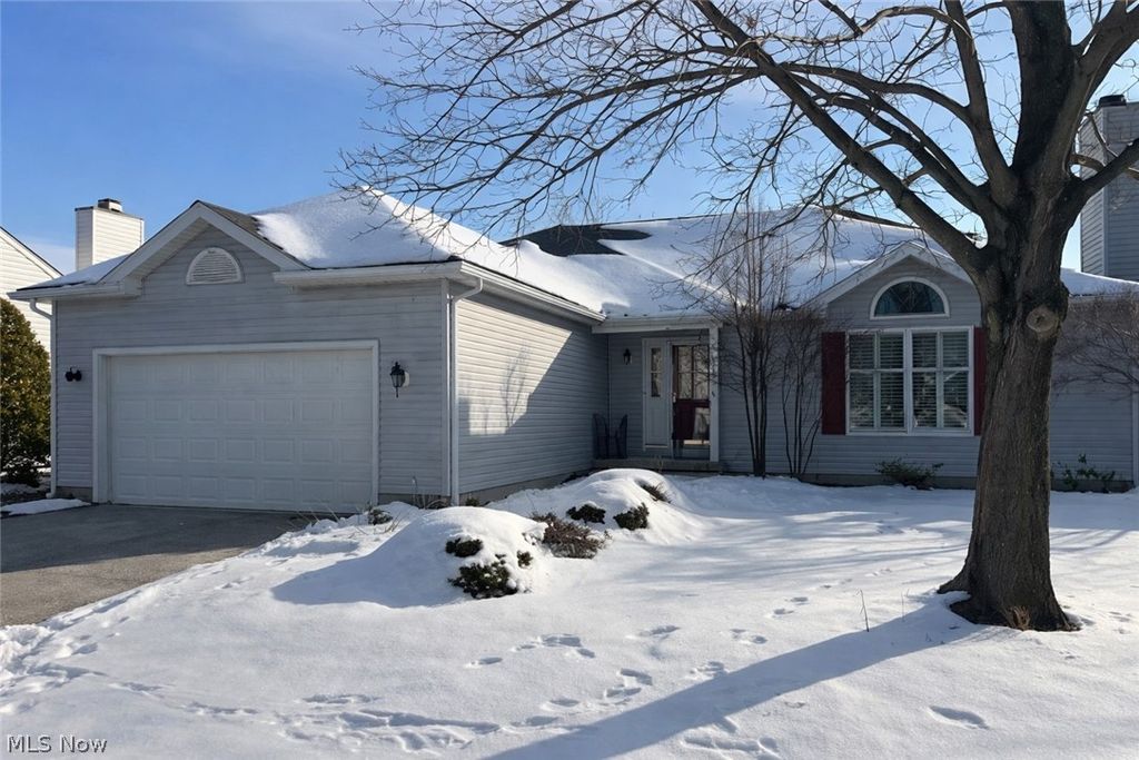 Photo of 5913 Oak Point Road, Lorain, OH 44053 (MLS # 5191266)