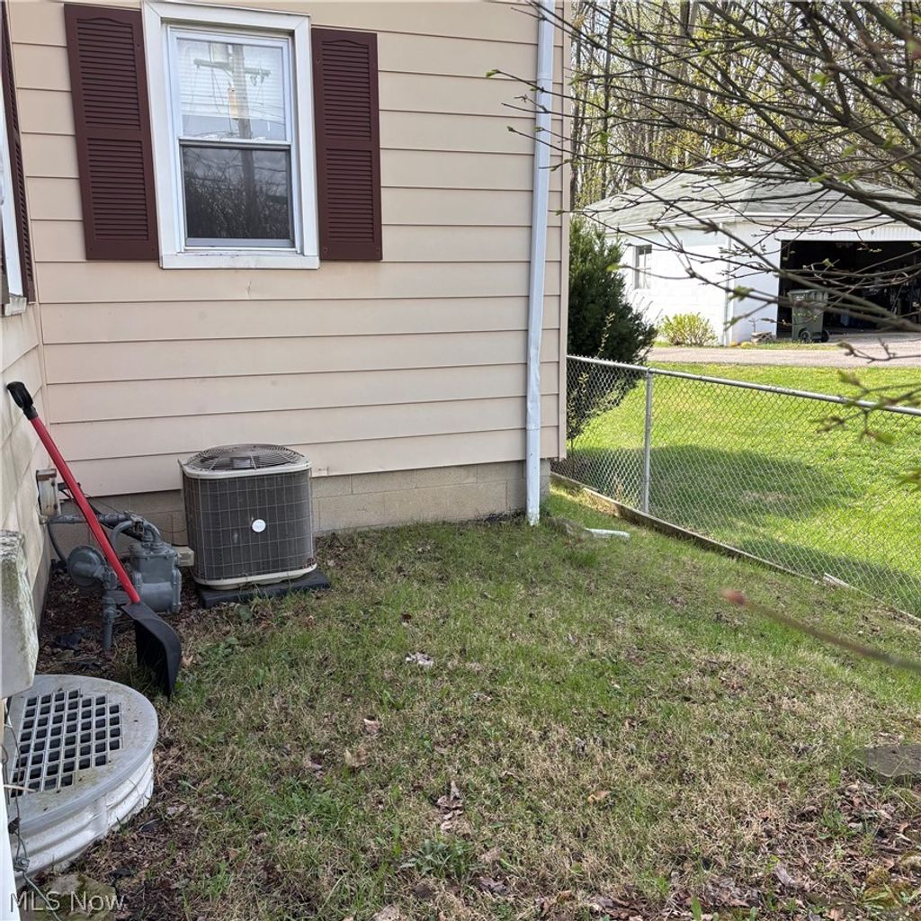 Photo of 224 S Leavitt Road, Amherst, OH 44001 (MLS # 5200804)