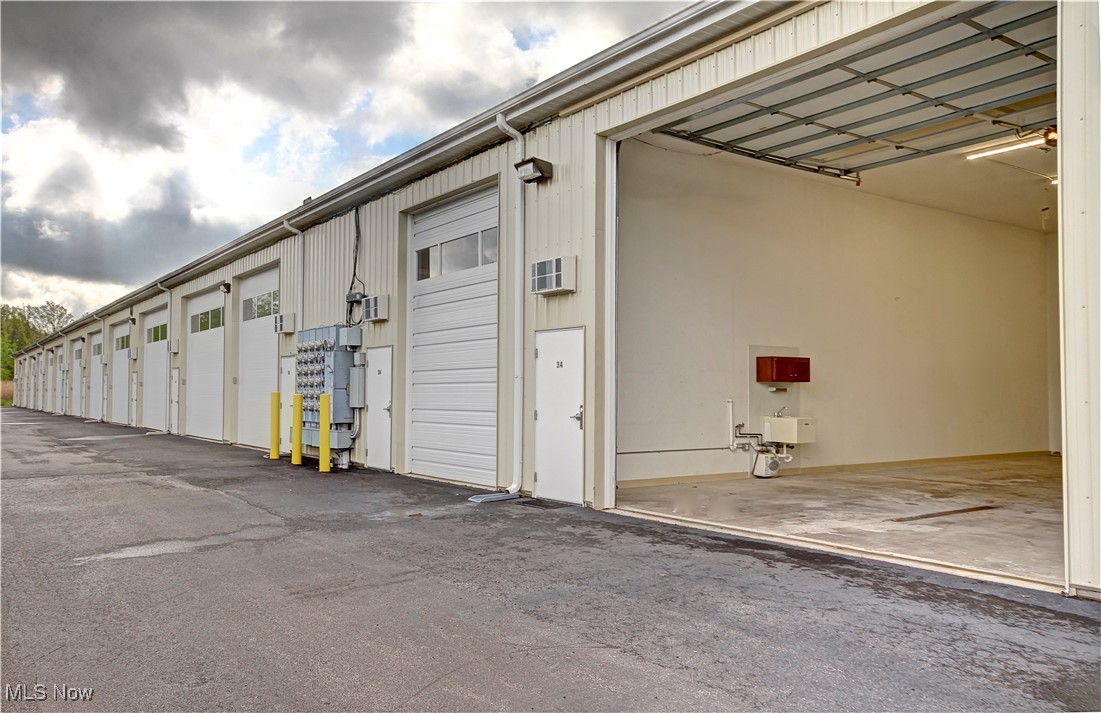 1049 Center Road 34