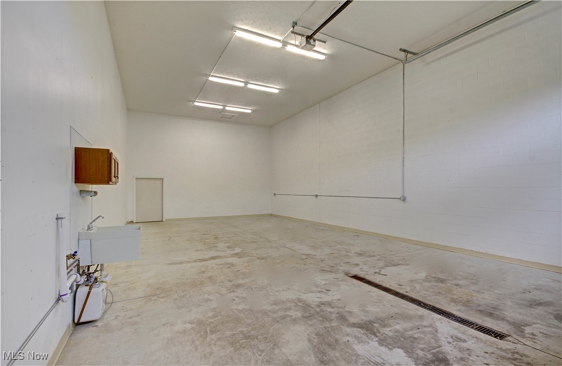 1049 Center Road 34