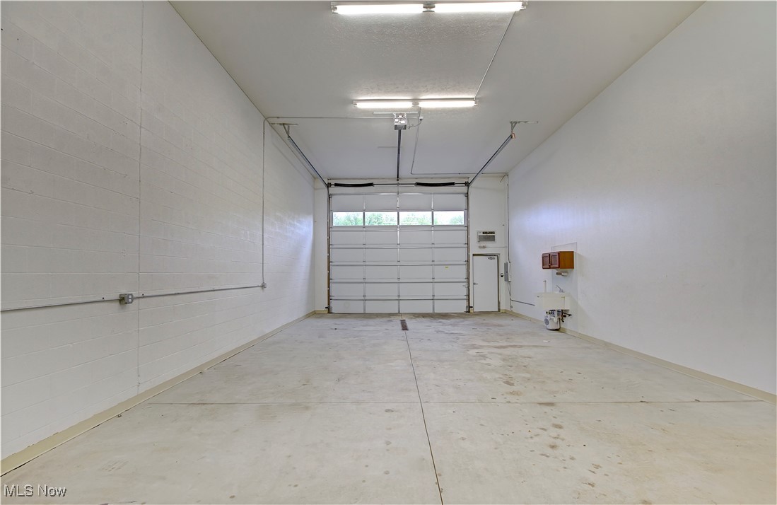 1049 Center Road 34