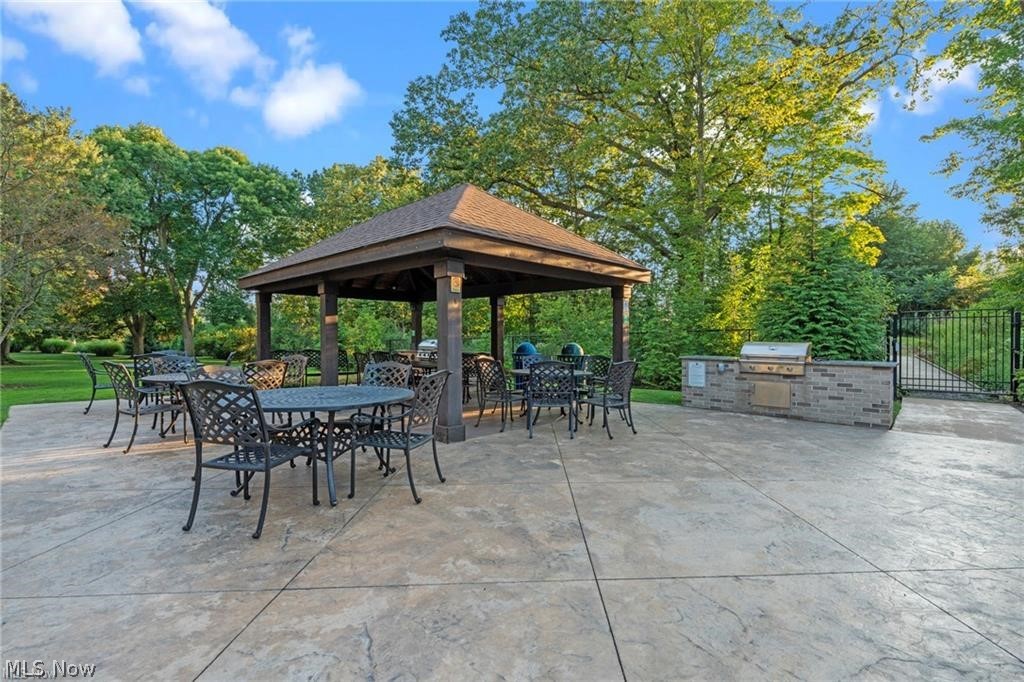 Acacia/Green Condo - Residential