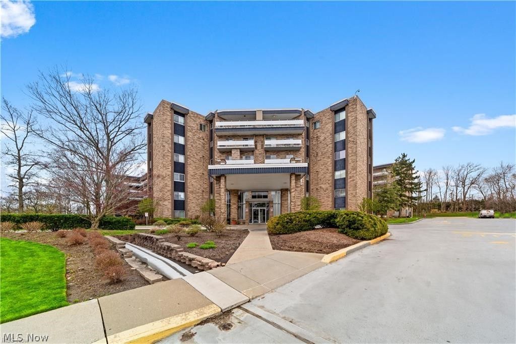 Photo of 2112 Acacia Park Drive #312, Lyndhurst, OH 44124 (MLS # 5196437)