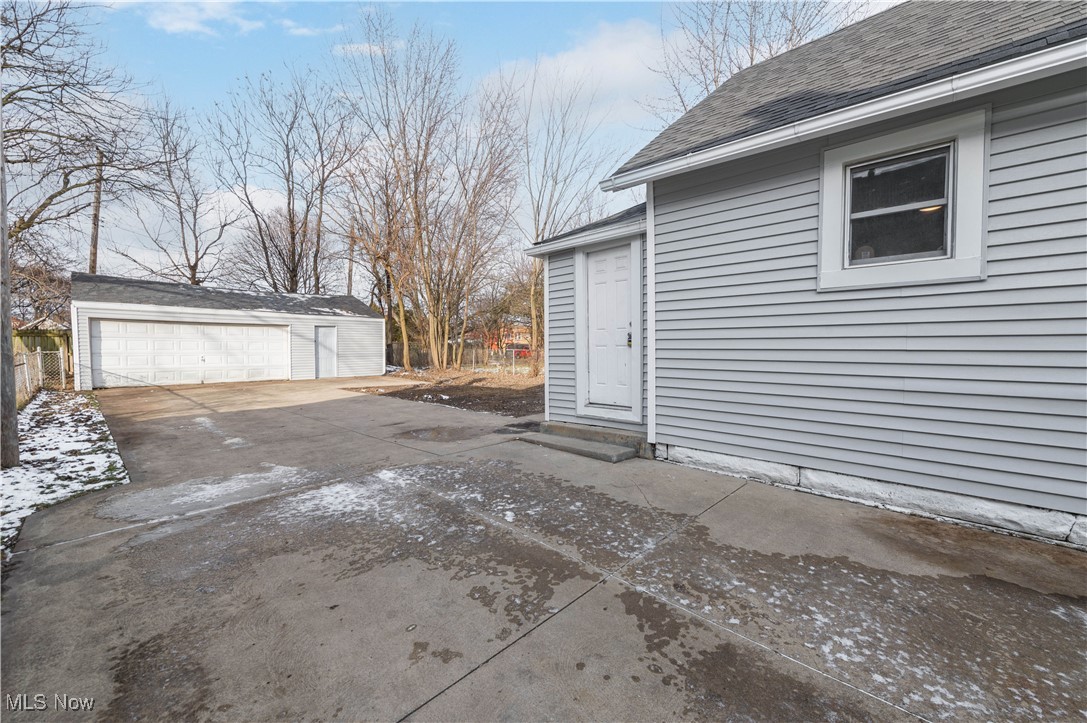 James M Hoyts - Residential