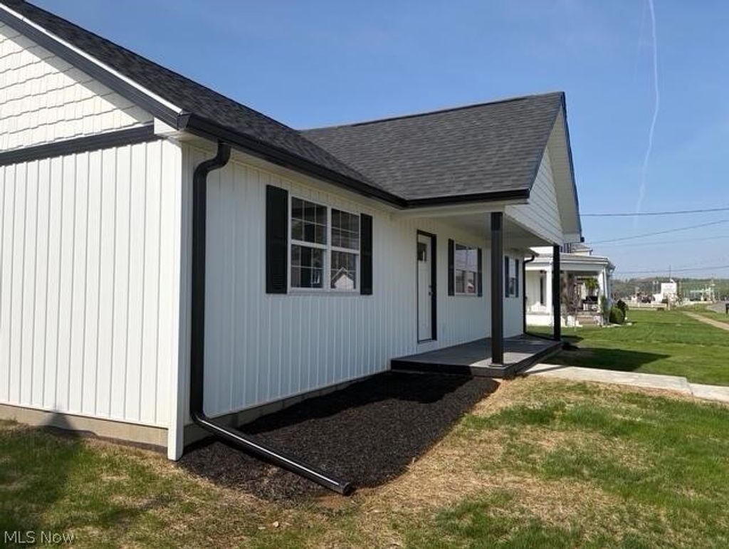 Photo of 165 W 3rd Street, Frazeysburg, OH 43822 (MLS # 5207127)