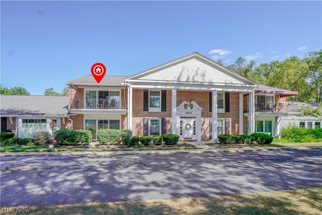 Photo of 1653 Greenway Road SE #202, North Canton, OH 44709 (MLS # 5206847)
