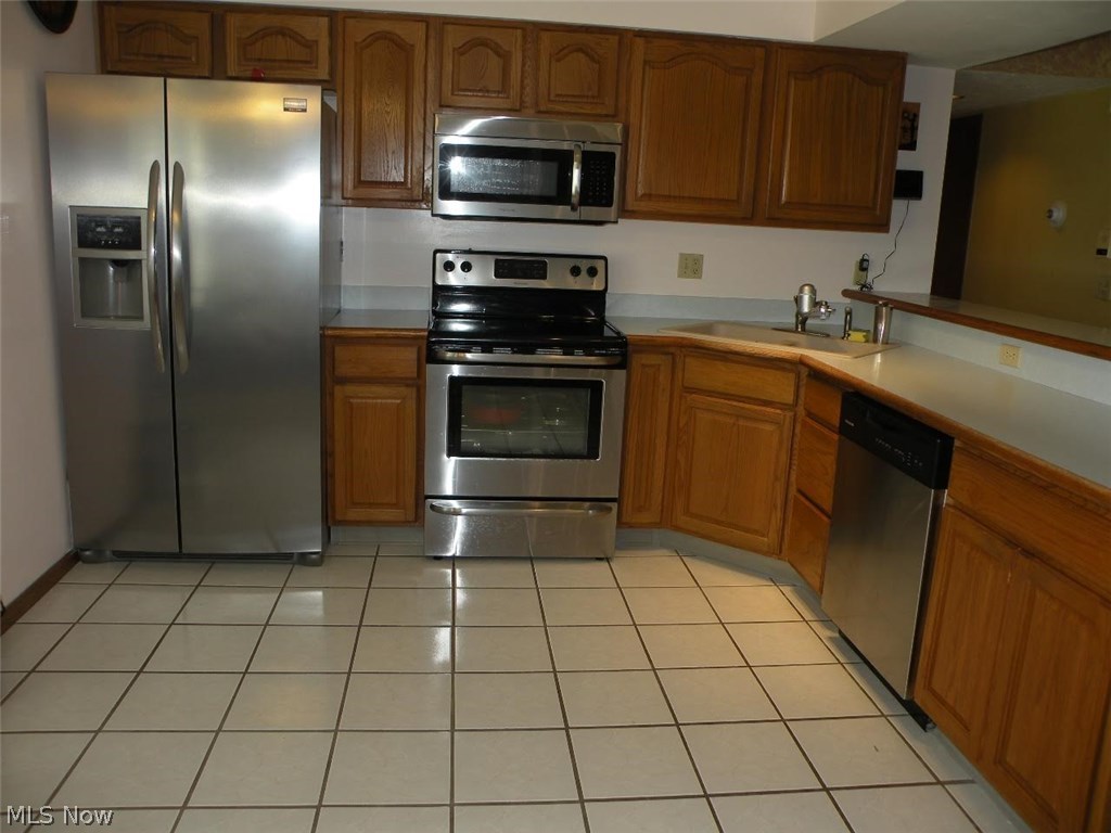 Bittersweet Estates Ph 04 Condos - Residential