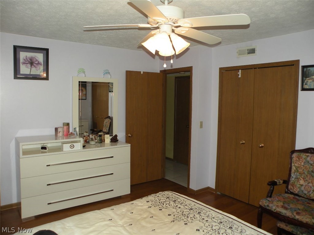 Bittersweet Estates Ph 04 Condos - Residential