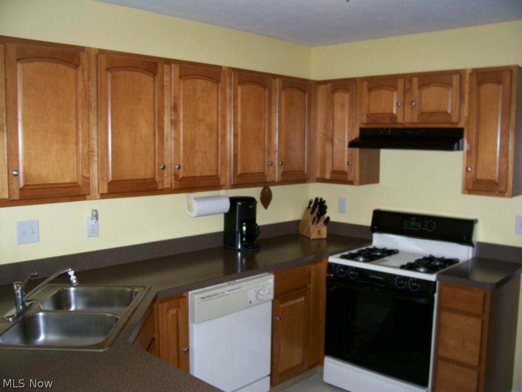 Macintosh Farms Condo 03 - Residential