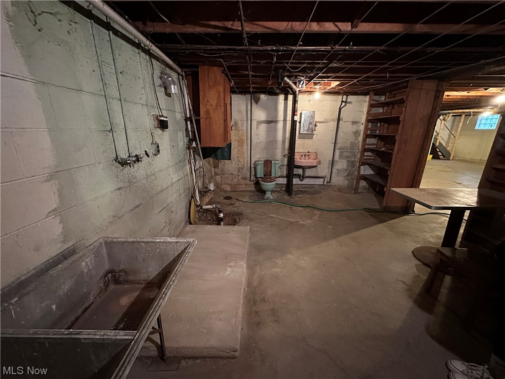 Harry May 08 02 - Residential