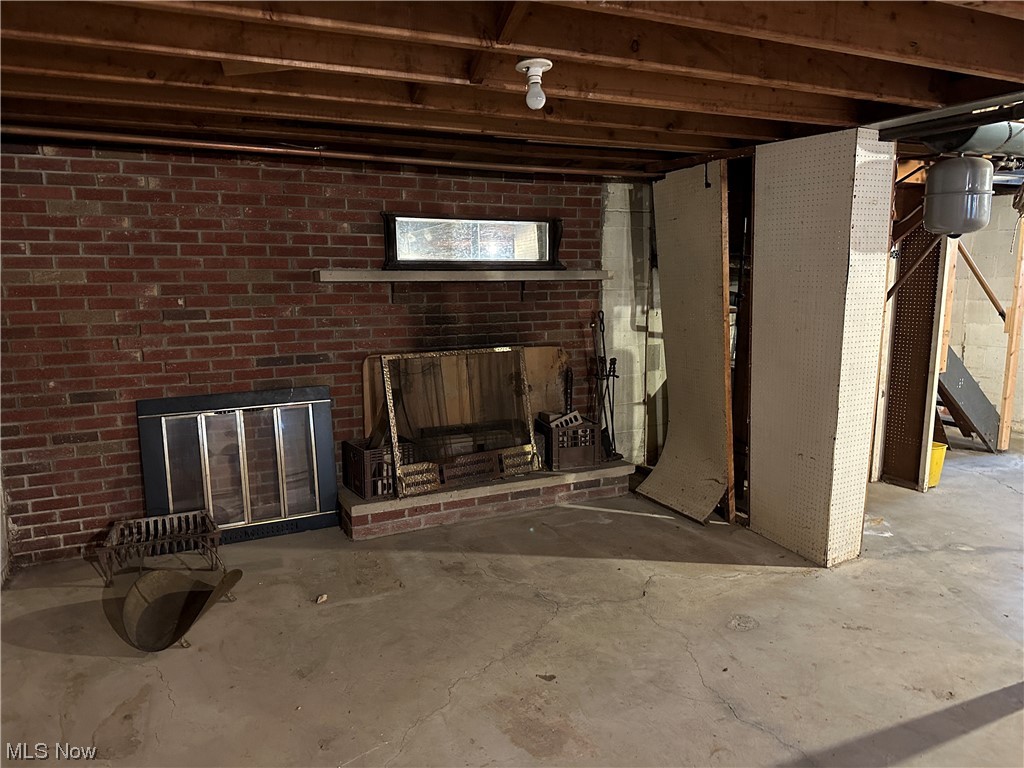 Harry May 08 02 - Residential