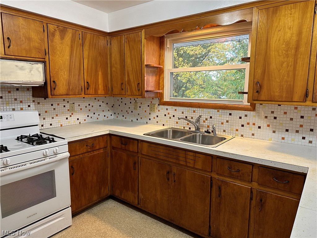 Harry May 08 02 - Residential