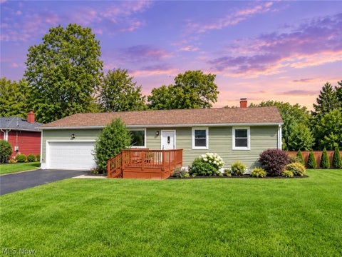 Homes For Sale - 17964 Glendale Avenue<br/> Lake Milton, OH 44429