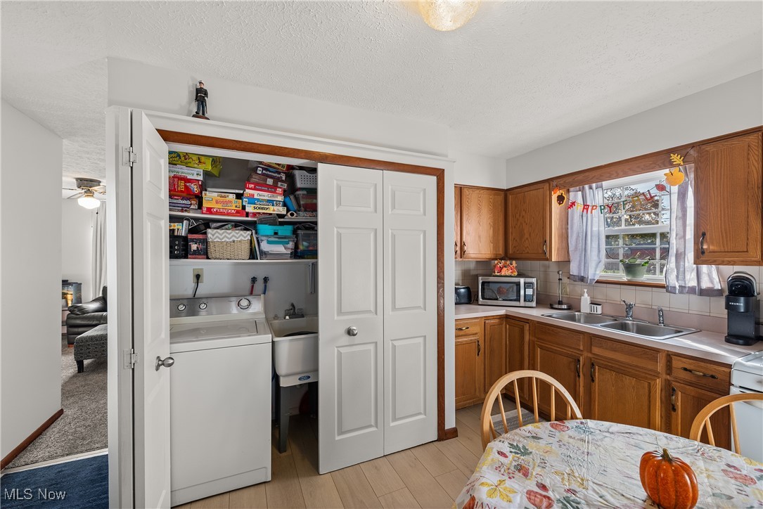 Lorain, Ohio 44055, United States, 5 Bedrooms Bedrooms, ,3 BathroomsBathrooms,Residential,Active,240617