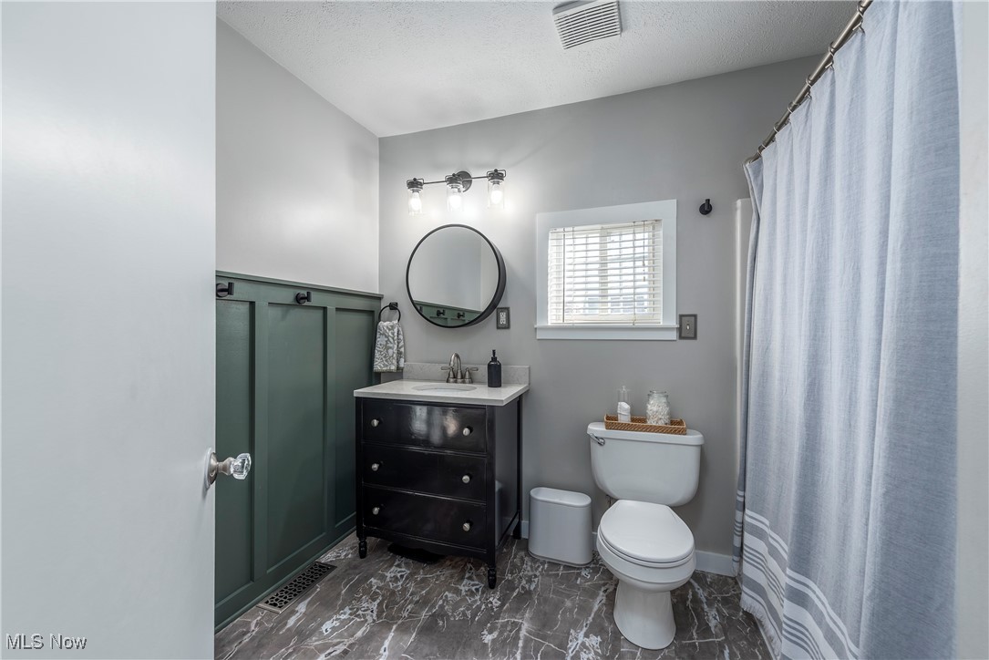 Lorain, Ohio 44055, United States, 5 Bedrooms Bedrooms, ,3 BathroomsBathrooms,Residential,Active,240617