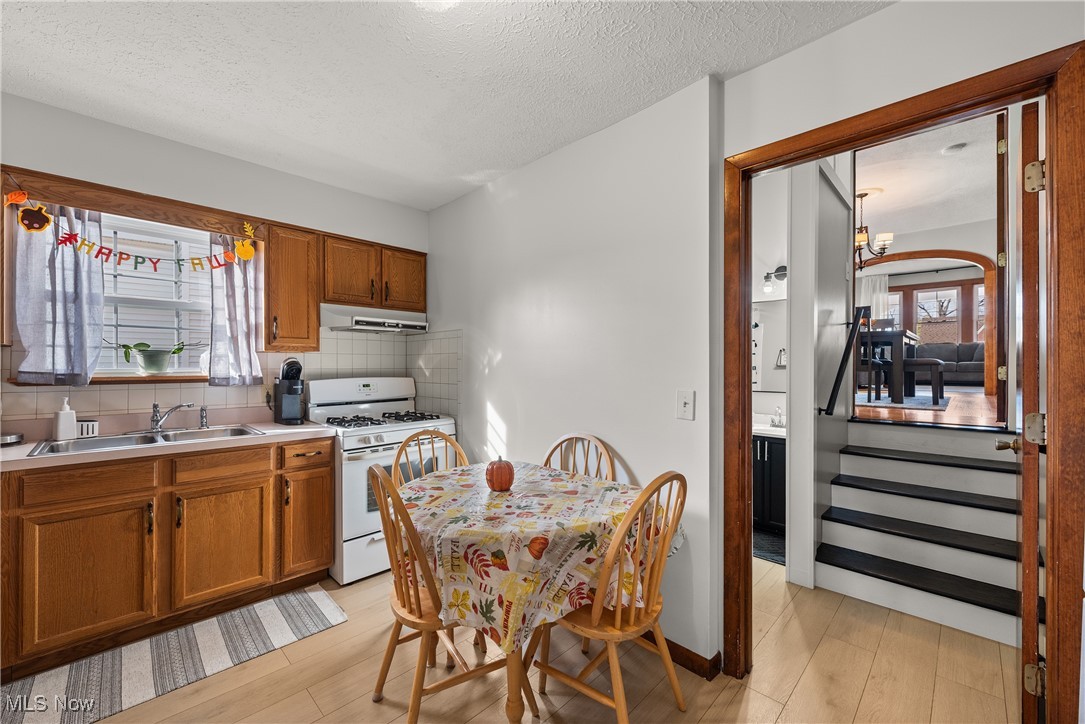 Lorain, Ohio 44055, United States, 5 Bedrooms Bedrooms, ,3 BathroomsBathrooms,Residential,Active,240617