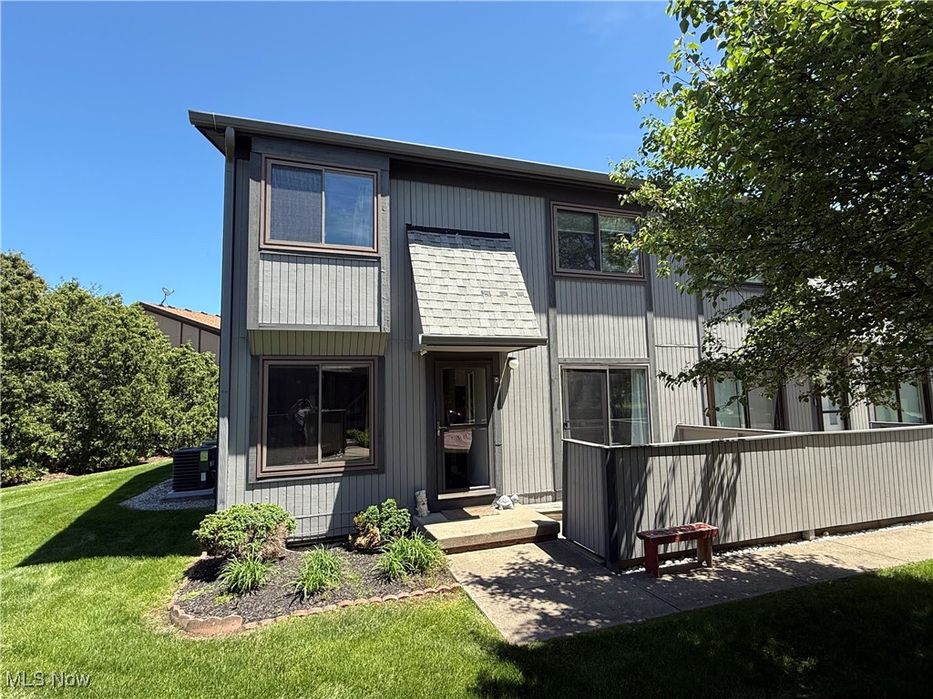 35263 S Turtle Trail #D, Willoughby, Ohio image 1