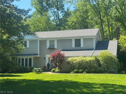Homes For Sale - 11 Chelsea Court<br/> Chagrin Falls, OH 44022