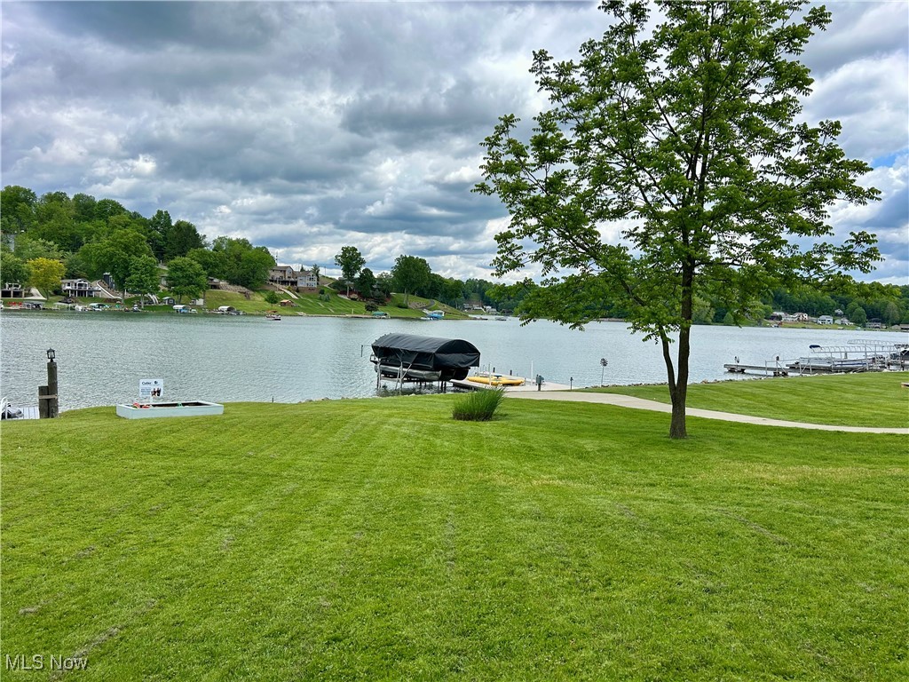 450 W Mohawk Drive, Malvern, Ohio image 3